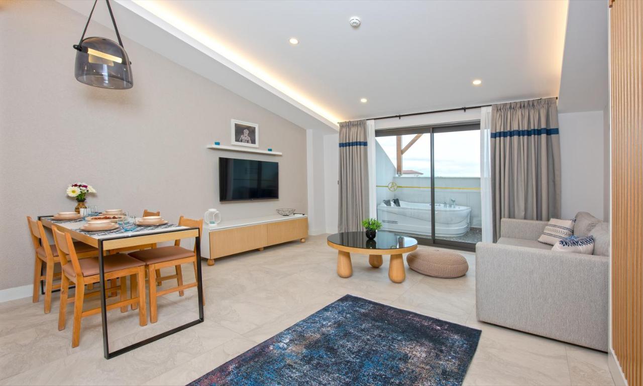 A Suite Side Exterior foto