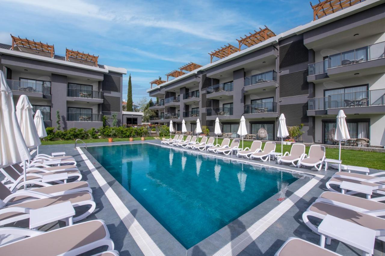 A Suite Side Exterior foto